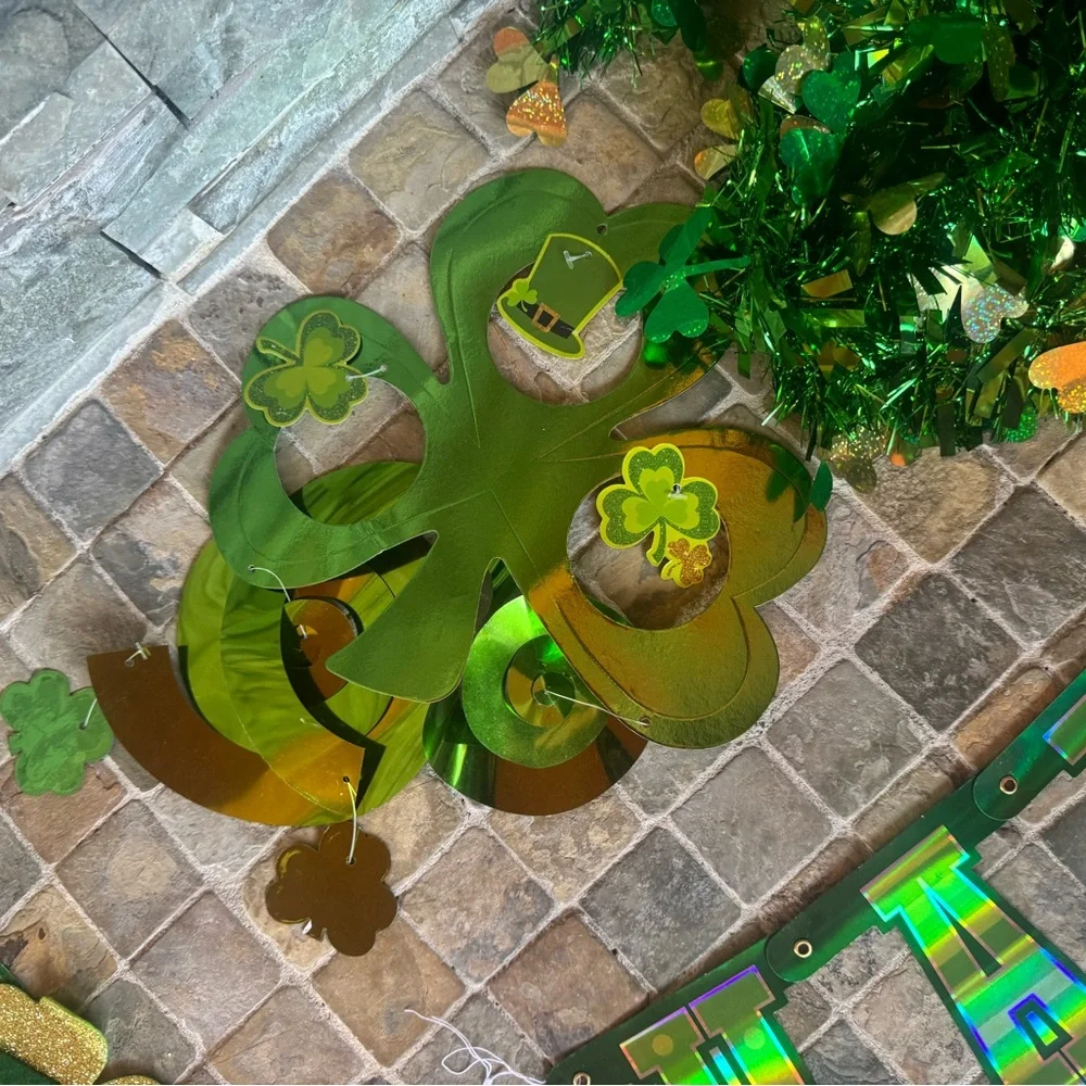 St. Patrick's Day Party Decoration Set - Green and Gold